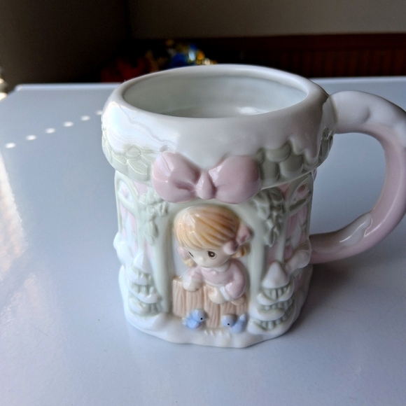 1994 Precious Moments Christmas mug - Picture 2 of 3